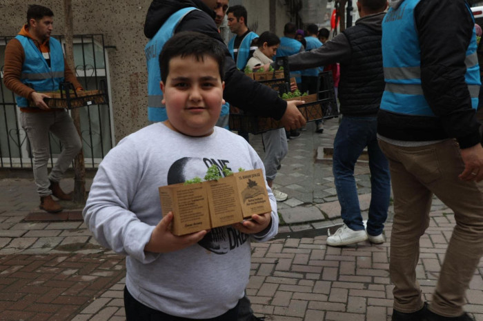 Zeytinburnu’na Bahar Fesleğenle Geldi