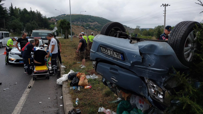 Giresun'dan Zeytinburnu'na dönen aile kaza yaptı