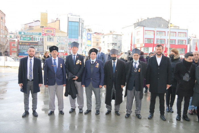 Çanakkale şehitleri kar altında anıldı