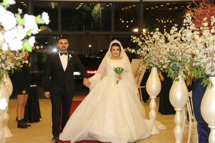 Hilal ile Halil rüya gibi bir düğünle dünya evine girdiler