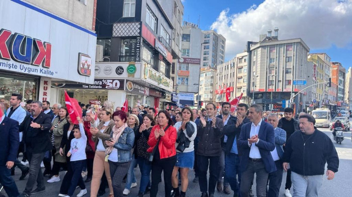 CHP'den Zeytinburnu'nda alternatif çelenk sunma töreni 