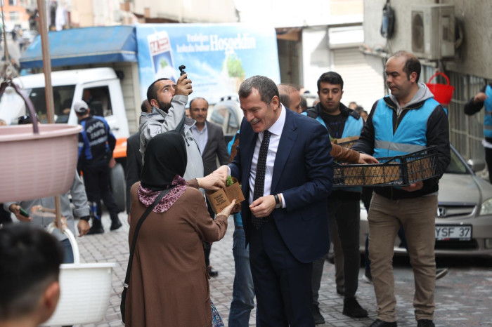 Zeytinburnu’na Bahar Fesleğenle Geldi
