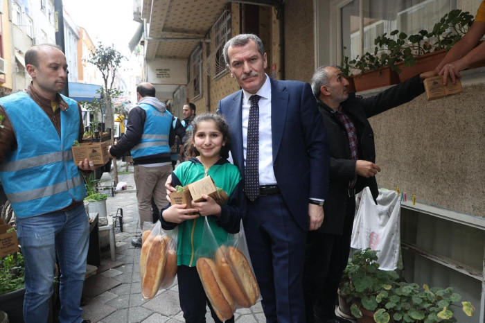 Zeytinburnu’na Bahar Fesleğenle Geldi