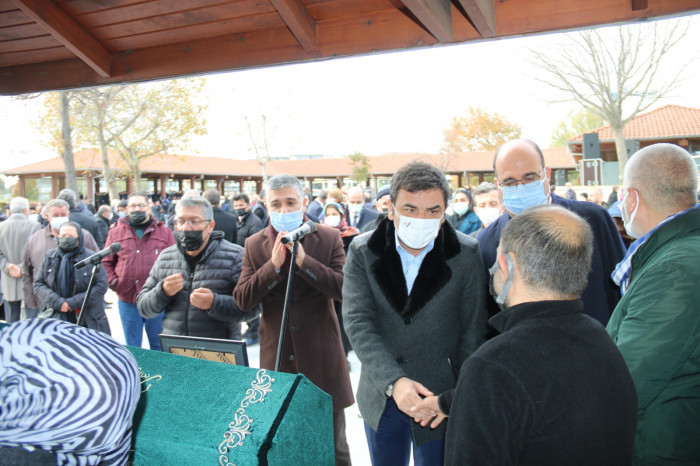 Duayen Gazeteci Mehmet Alpay gözyaşları arasında toprağa verildi