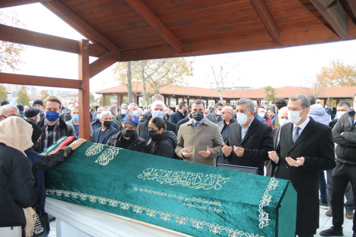 Duayen Gazeteci Mehmet Alpay gözyaşları arasında toprağa verildi