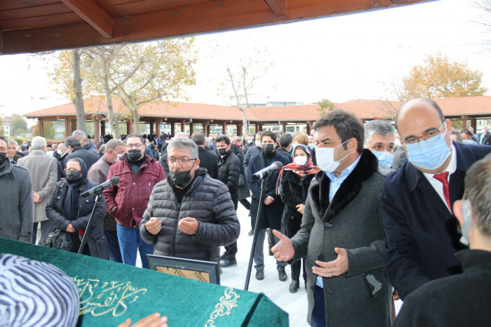 Duayen Gazeteci Mehmet Alpay gözyaşları arasında toprağa verildi