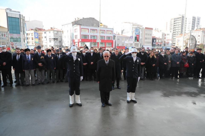 Çanakkale şehitleri kar altında anıldı