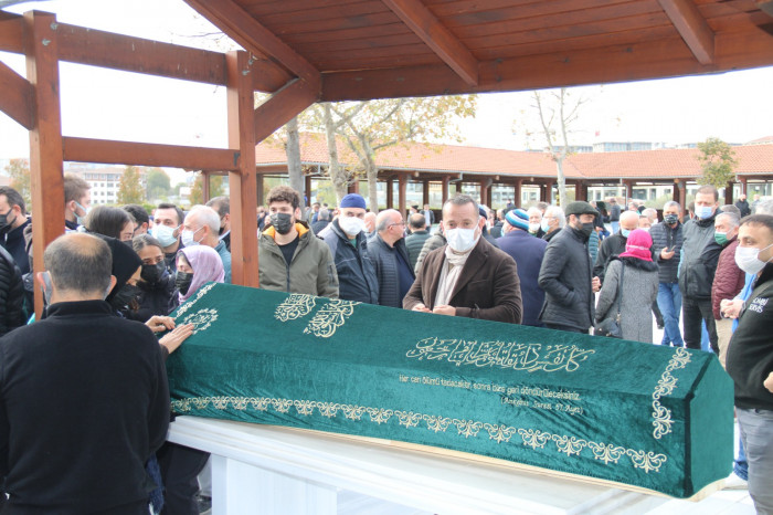 Duayen Gazeteci Mehmet Alpay gözyaşları arasında toprağa verildi