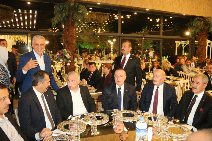 Hilal ile Halil rüya gibi bir düğünle dünya evine girdiler