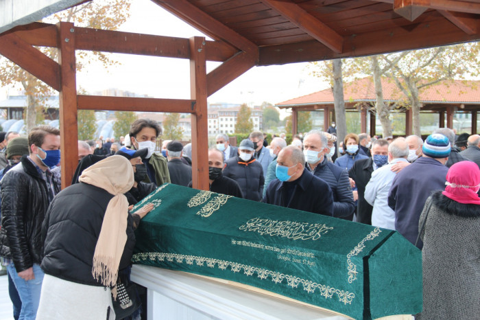 Duayen Gazeteci Mehmet Alpay gözyaşları arasında toprağa verildi