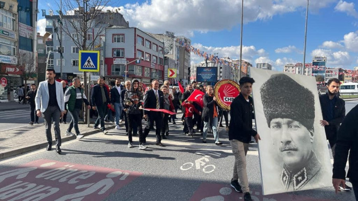 CHP'den Zeytinburnu'nda alternatif çelenk sunma töreni 