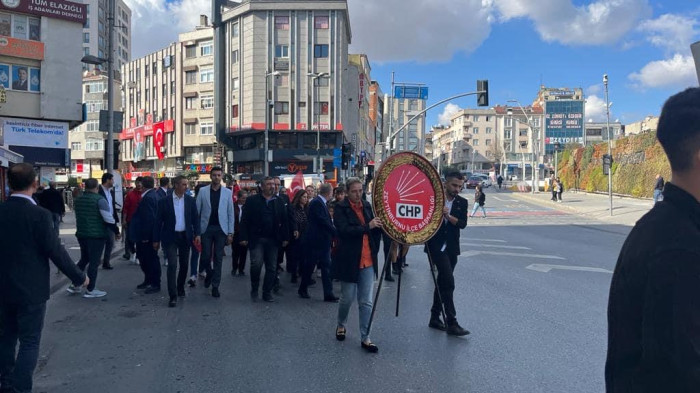 CHP'den Zeytinburnu'nda alternatif çelenk sunma töreni 