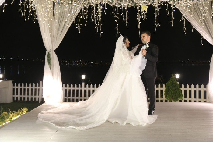 Hilal ile Halil rüya gibi bir düğünle dünya evine girdiler