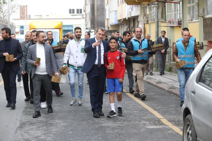 Zeytinburnu’na Bahar Fesleğenle Geldi