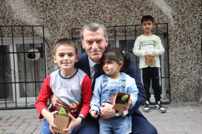 Zeytinburnu’na Bahar Fesleğenle Geldi