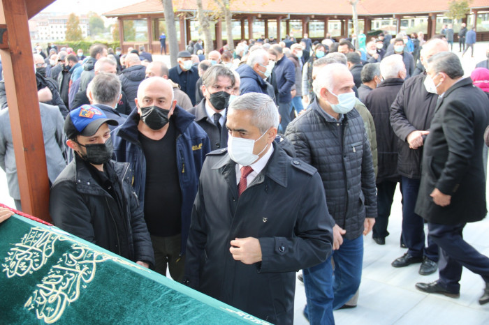 Duayen Gazeteci Mehmet Alpay gözyaşları arasında toprağa verildi