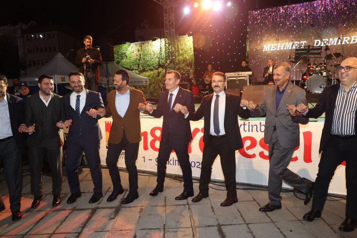 Çayda Çırası ve Çiğ Köftesiyle Elazığ Gecesi