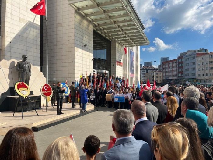 CHP'den Zeytinburnu'nda alternatif çelenk sunma töreni 