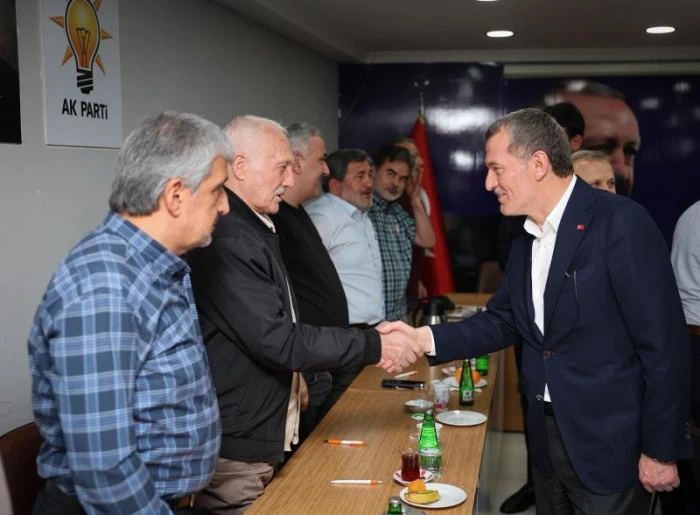 AK Parti Deneyimli Mahalle başkanlarıyla istişare etti