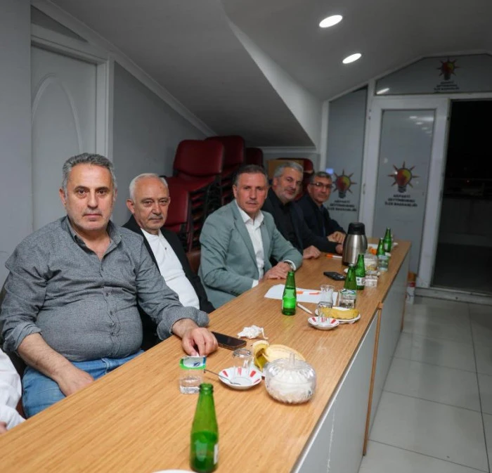 AK Parti Deneyimli Mahalle başkanlarıyla istişare etti