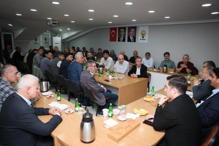 AK Parti Deneyimli Mahalle başkanlarıyla istişare etti