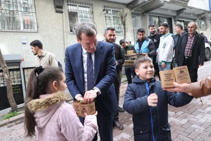 Zeytinburnu’na Bahar Fesleğenle Geldi