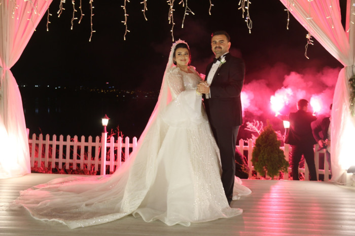 Hilal ile Halil rüya gibi bir düğünle dünya evine girdiler