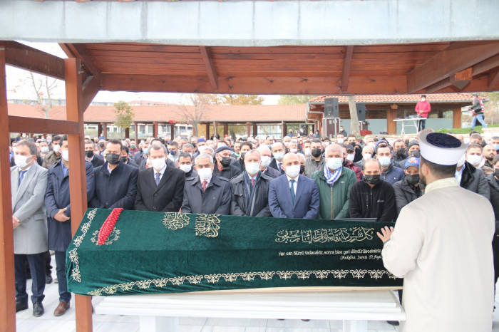 Duayen Gazeteci Mehmet Alpay gözyaşları arasında toprağa verildi