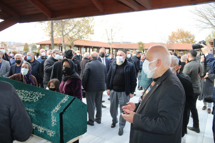 Duayen Gazeteci Mehmet Alpay gözyaşları arasında toprağa verildi