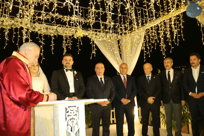 Hilal ile Halil rüya gibi bir düğünle dünya evine girdiler