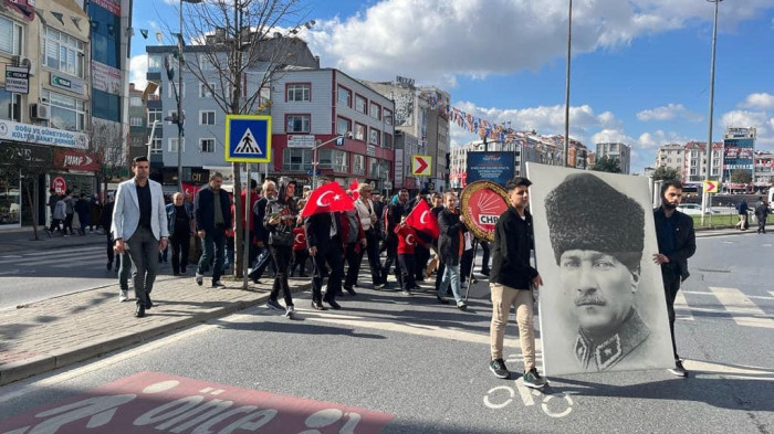 CHP'den Zeytinburnu'nda alternatif çelenk sunma töreni 