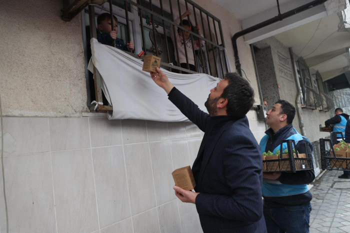 Zeytinburnu’na Bahar Fesleğenle Geldi