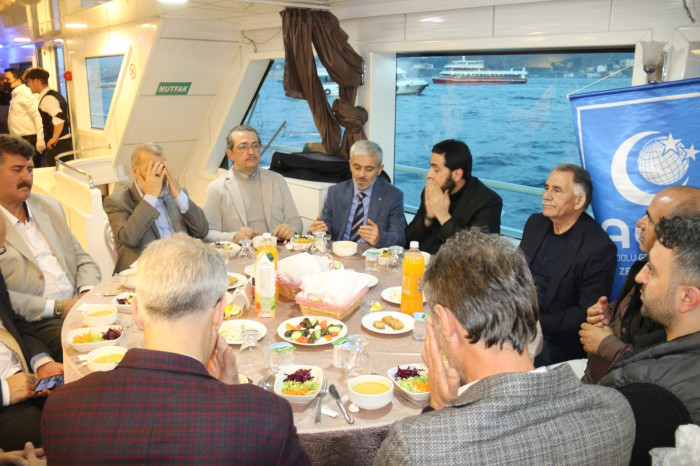 AGD ve MGV Zeytinburnu Şubesinin Boğaz iftarında izdiham vardı
