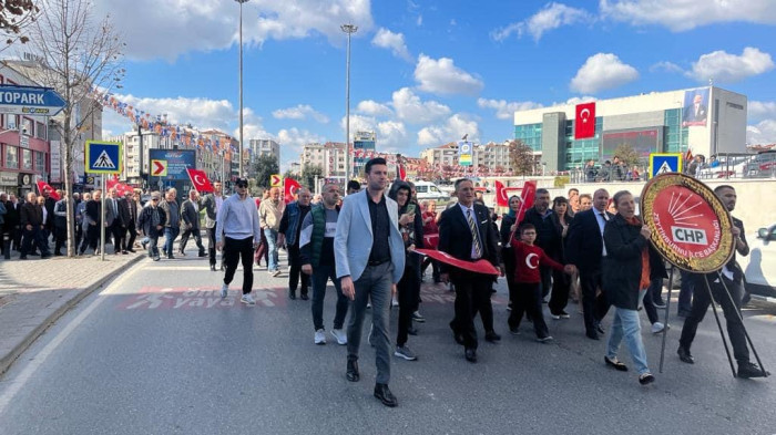 CHP'den Zeytinburnu'nda alternatif çelenk sunma töreni 