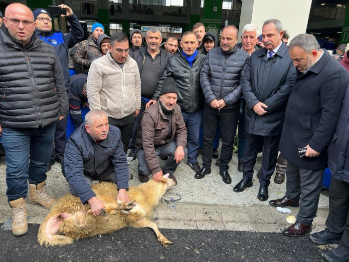 Zeytinburnu Modern Kapalı Pazarında İlk GÜN
