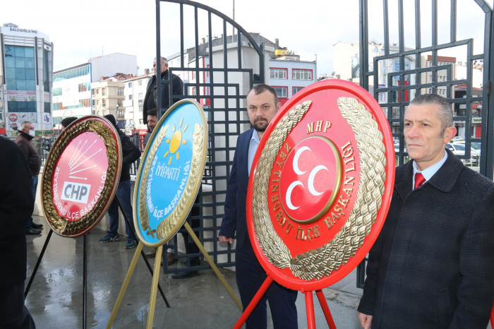 Çanakkale şehitleri kar altında anıldı