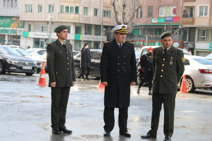 Çanakkale şehitleri kar altında anıldı