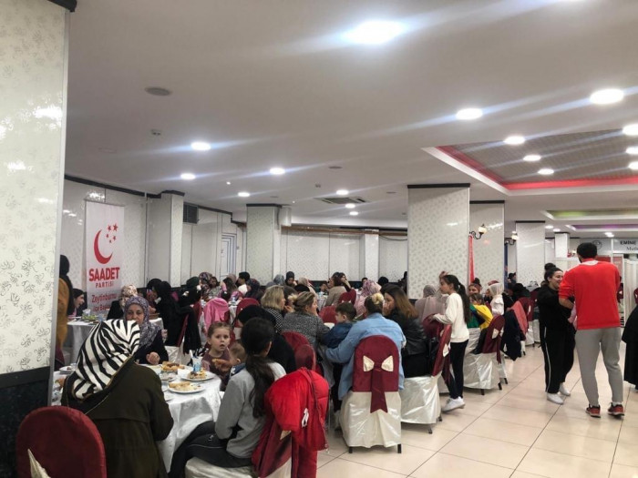 Saadet Partisi’nin Zeytinburnu iftarında izdiham vardı