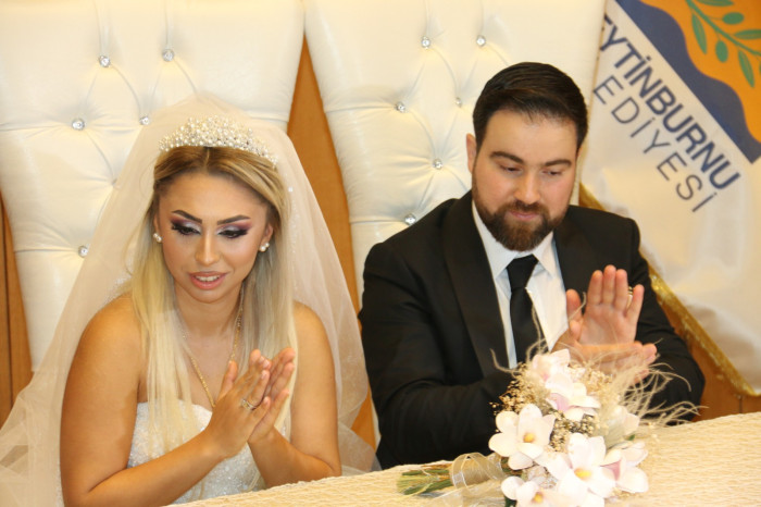 Mervenur ile Tarık bir ömür mutluluğa Evet dedi