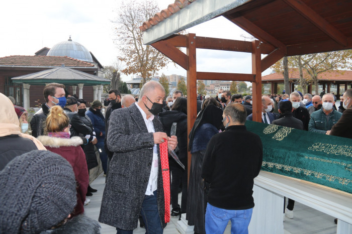 Duayen Gazeteci Mehmet Alpay gözyaşları arasında toprağa verildi