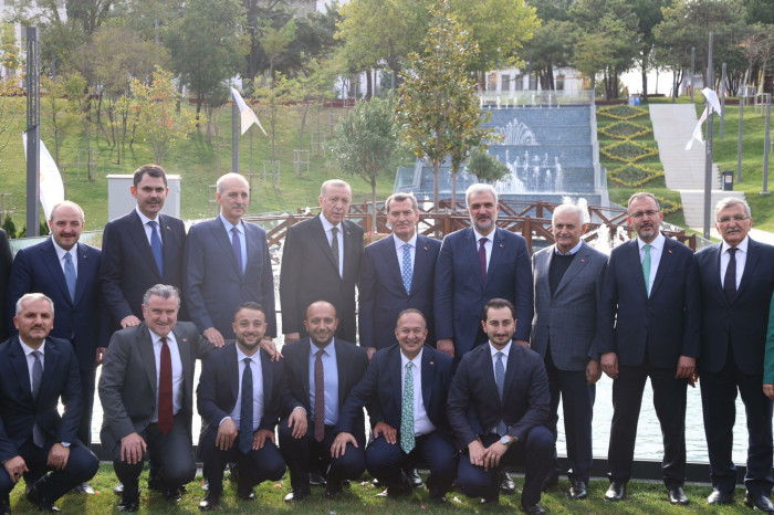 Cumhurbaşkanı Erdoğan, Zeytinburnu millet bahçesi ve buz pistini hizmete açtı