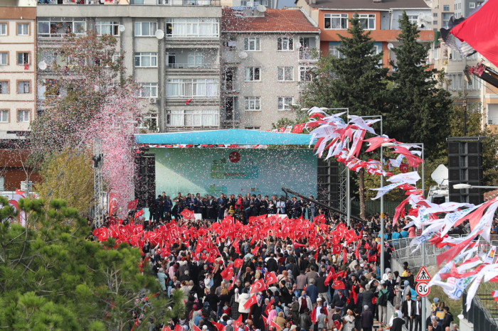 Cumhurbaşkanı Erdoğan, Zeytinburnu millet bahçesi ve buz pistini hizmete açtı