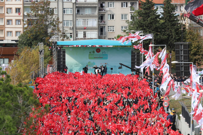 Cumhurbaşkanı Erdoğan, Zeytinburnu millet bahçesi ve buz pistini hizmete açtı