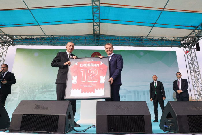 Cumhurbaşkanı Erdoğan, Zeytinburnu millet bahçesi ve buz pistini hizmete açtı