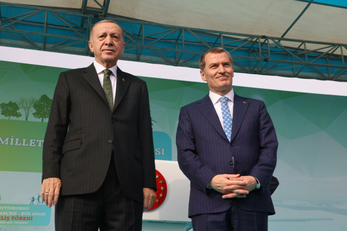 Cumhurbaşkanı Erdoğan, Zeytinburnu millet bahçesi ve buz pistini hizmete açtı