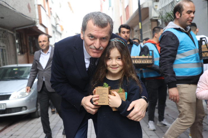 Zeytinburnu’na Bahar Fesleğenle Geldi