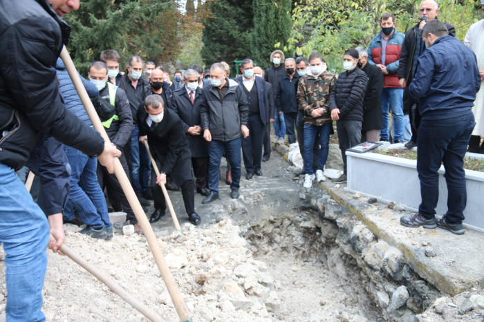 Duayen Gazeteci Mehmet Alpay gözyaşları arasında toprağa verildi