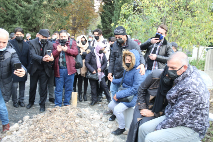 Duayen Gazeteci Mehmet Alpay gözyaşları arasında toprağa verildi
