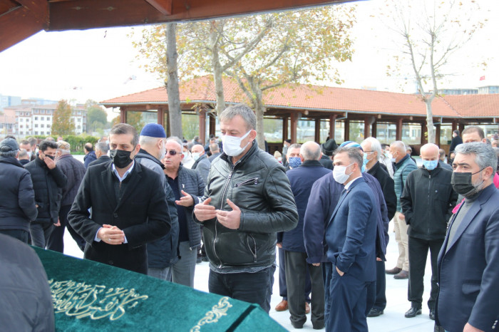 Duayen Gazeteci Mehmet Alpay gözyaşları arasında toprağa verildi