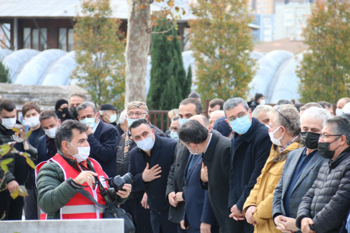 Duayen Gazeteci Mehmet Alpay gözyaşları arasında toprağa verildi